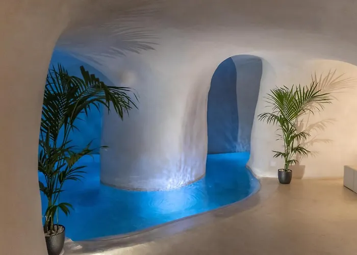 מלון Divine Boutique Cave Experience 3*