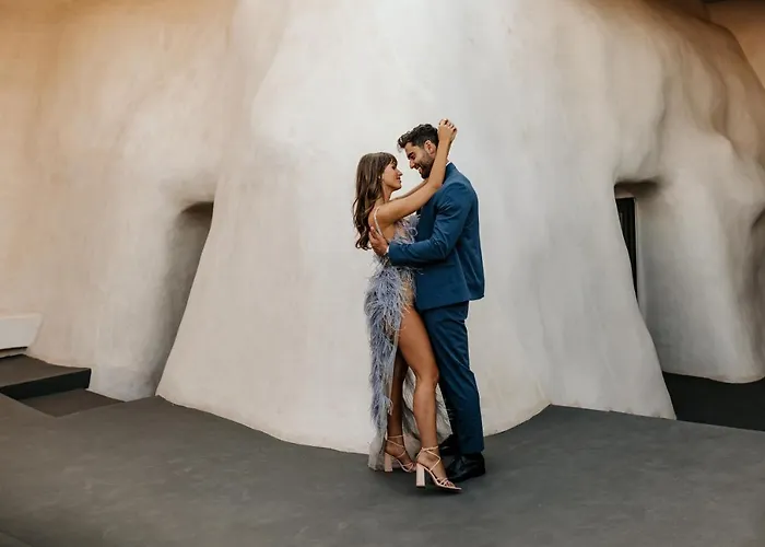 מלון Divine Boutique Cave Experience 3*