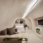 Divine Boutique Cave Experience Imerovigli (Santorini)