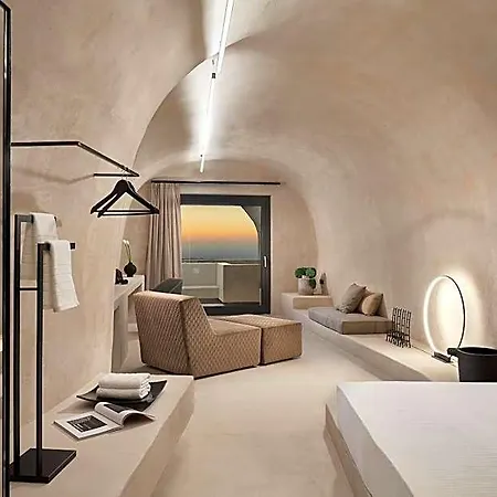 Divine Boutique Cave Experience 이메로비글리