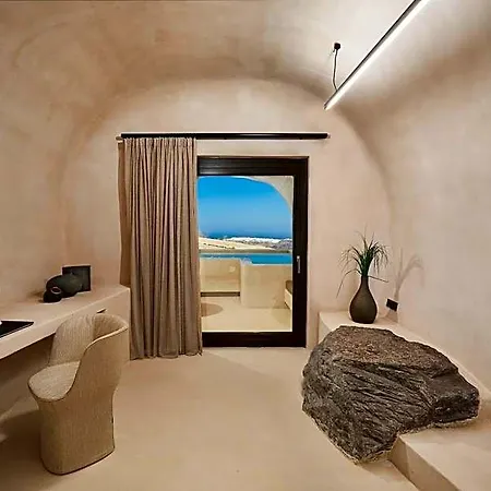 Divine Boutique Cave Experience 이메로비글리