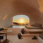 Divine Boutique Cave Experience Imerovigli (Santorini)